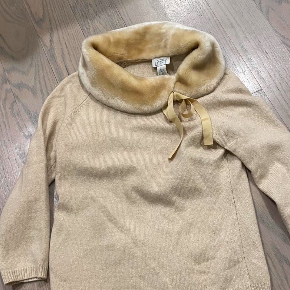 Adorable Vintage Ann Taylor Loft sweater with faux fur collar